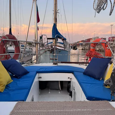 Botel Cosy Boat Lisbona