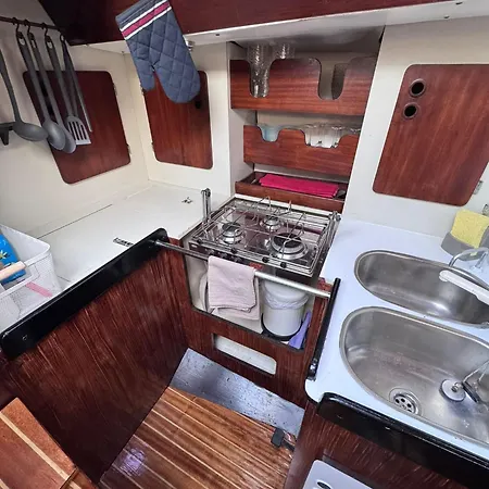 Botel Cosy Boat Lisbona