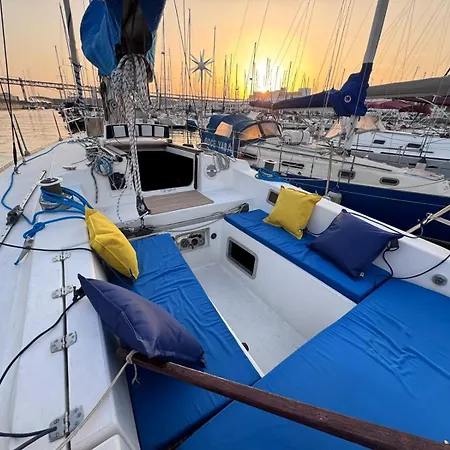 Cosy Boat