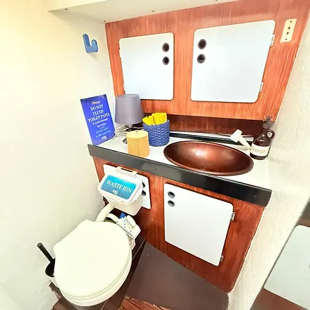 Botel Cosy Boat *