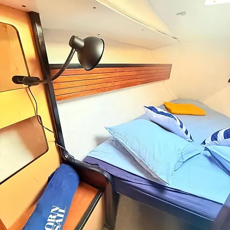 Botel Cosy Boat